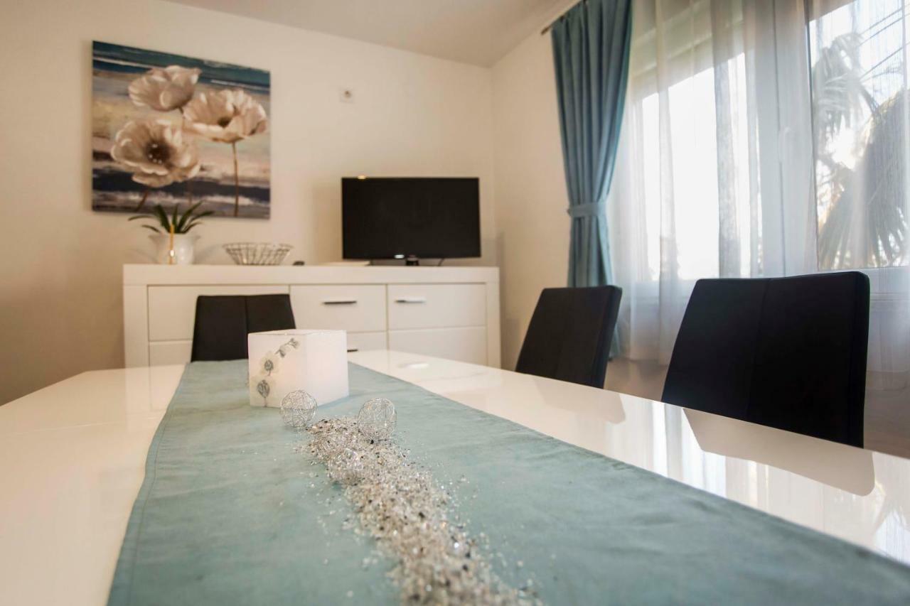 Apartman Barbara Ровин Екстериор снимка