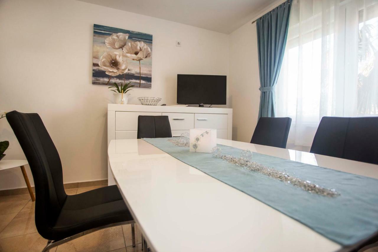 Apartman Barbara Ровин Екстериор снимка