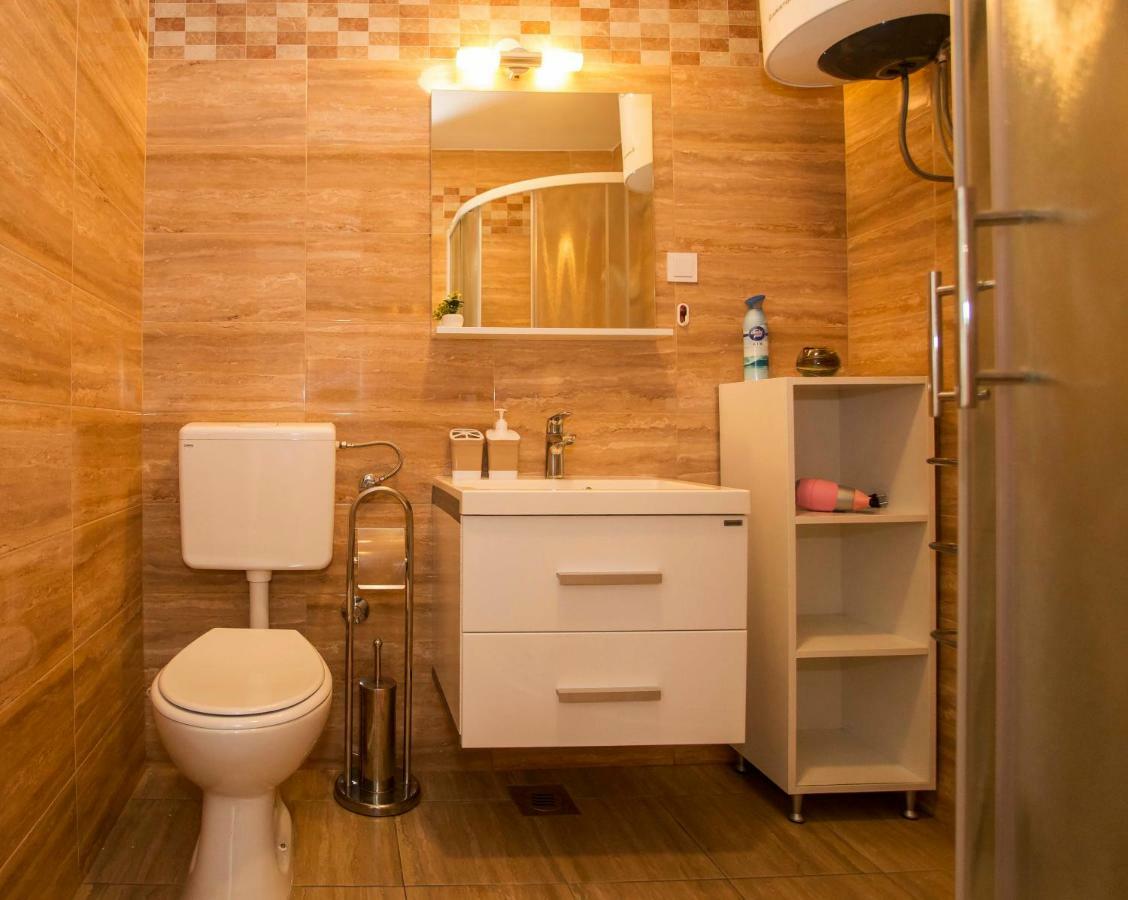 Apartman Barbara Ровин Екстериор снимка