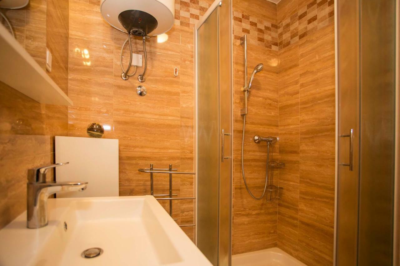Apartman Barbara Ровин Екстериор снимка