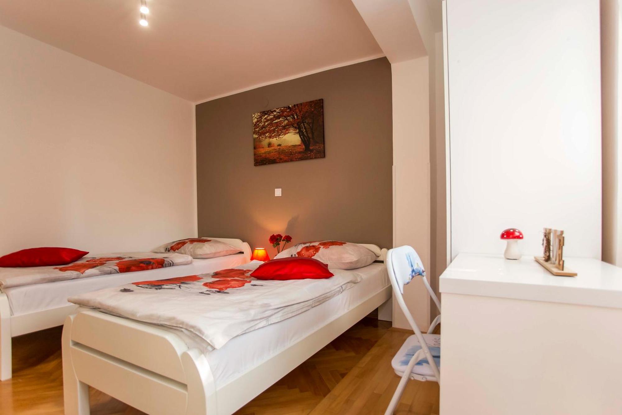 Apartman Barbara Ровин Екстериор снимка